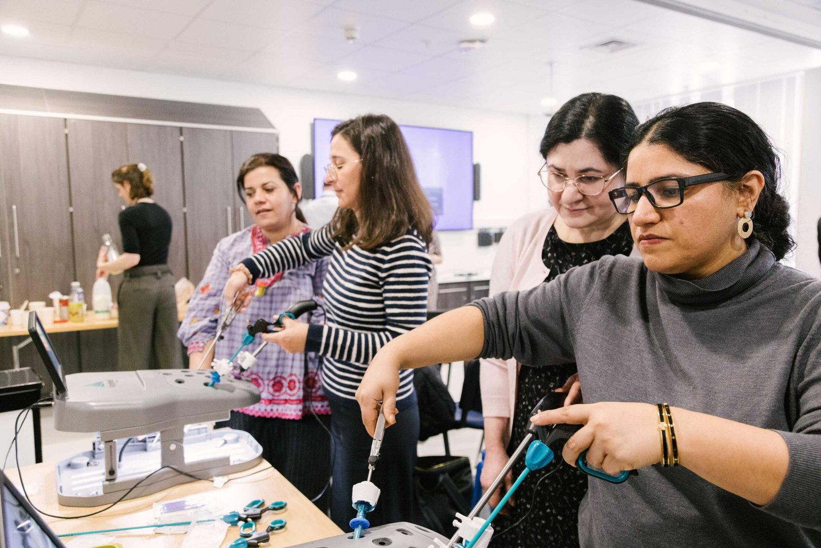 Who should attend – Laparoscopic and Robotic Hysterectomy Course – CSA (1)